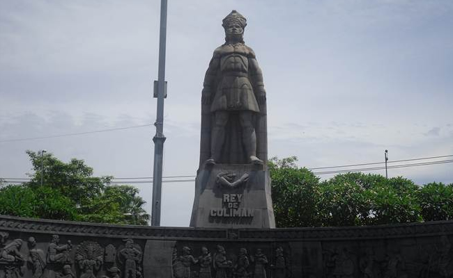 Monumento al Rey Col&iacute;motl, en Colima