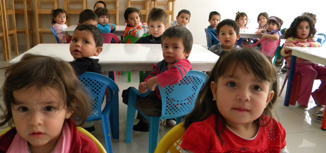 Niñas y niños en una estancia infantil