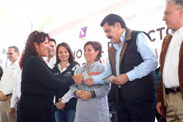 La política social fomenta la capacidad productiva, afirma Rosario Robles