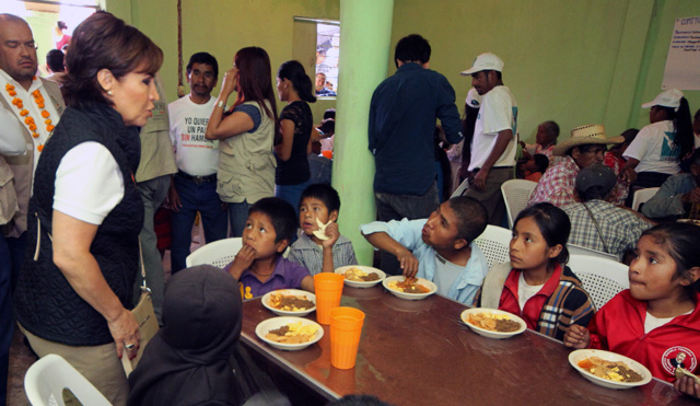 Prioridad, reconstruir el tejido social en la montaña, afirma la titular de la Sedesol