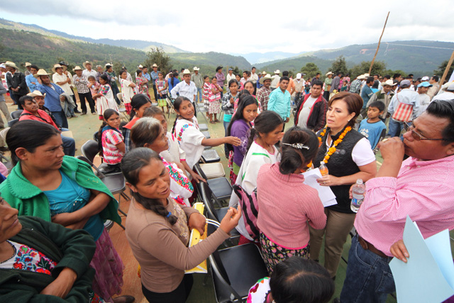 Prioridad, reconstruir el tejido social en la montaña, afirma la titular de la Sedesol