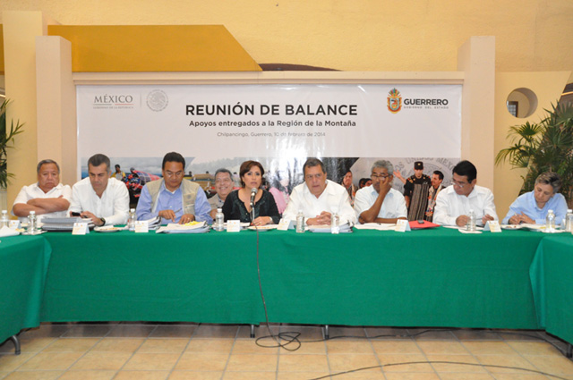 Se reúne Rosario Robles Berlanga con representantes indígenas de La Montaña