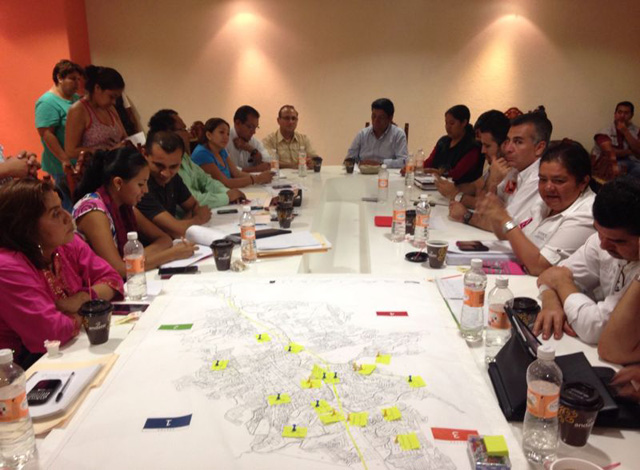 Recorre Rosario Robles 37 comunidades aisladas en Guerrero por el huracán "Manuel"
