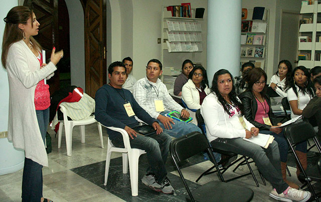 Recibieron 16 exbecarios de Oportunidades capacitación en colegios de los Estados Unidos