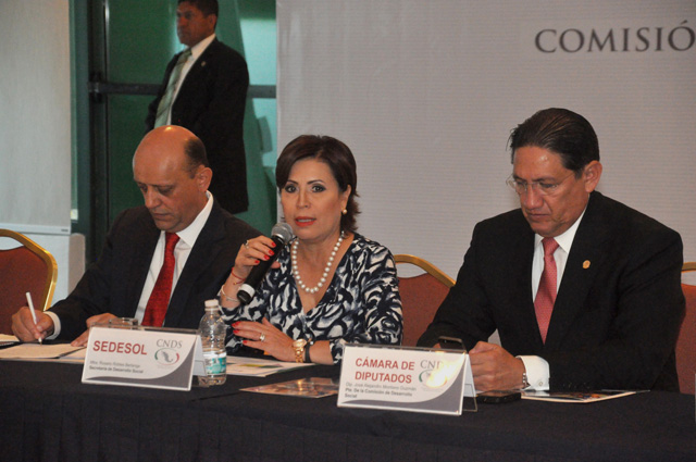 Se reúne Rosario Robles Berlanga con la Comisión Nacional de Desarrollo Social