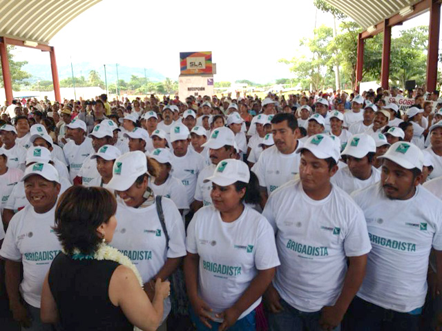 Supervisión de avances en la instrumentación de la Cruzada Nacional Contra el Hambre y toma de protesta a los Comités Comunitarios de San Luis Acatlán, Guerrero
