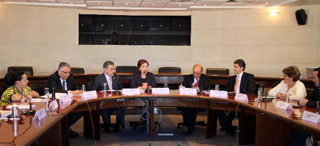 Reuni&oacute;n de Rosario Robles ante los integrantes del Consejo de la Conferencia de Congresos Locales (Copecol)