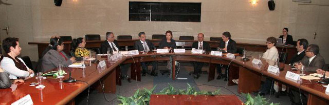 Reuni&oacute;n de Rosario Robles ante los integrantes del Consejo de la Conferencia de Congresos Locales (Copecol)