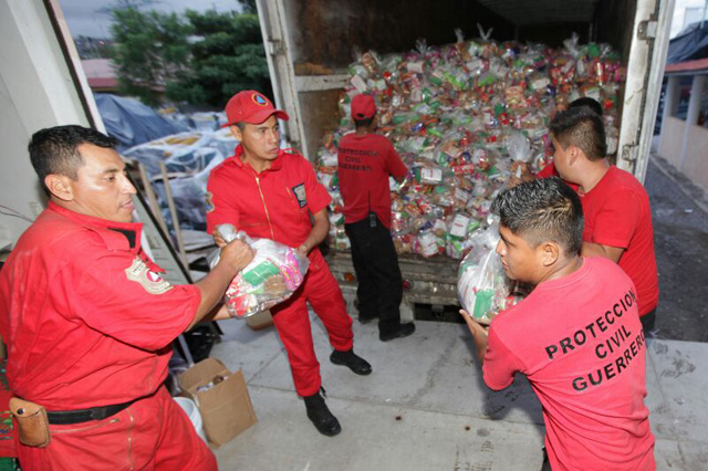 Despensas para los afectados de la tormenta tropical "Manuel" en Guerrero
