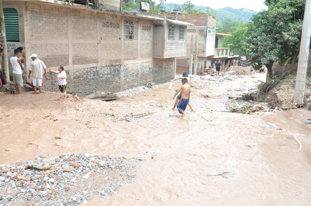 La prioridad es garantizar alimento por mucho tiempo a los damnificados por "Manuel"