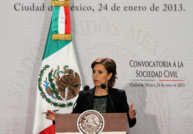 Apertura de la convocatoria a organizaciones de la sociedad civil para participar en la Cruzada - Rosario Robles en el podio