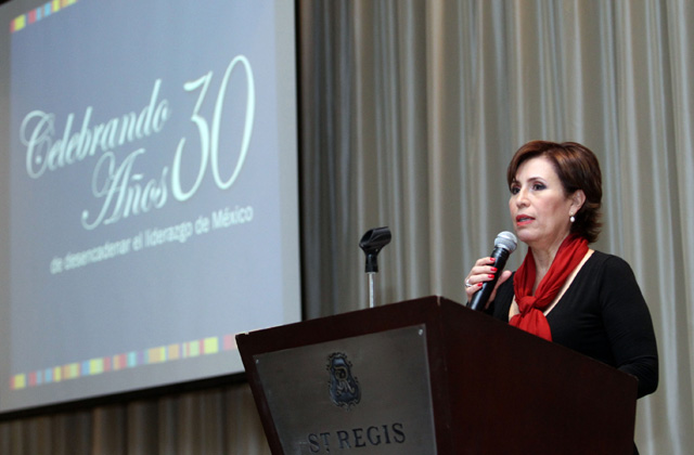 30 aniversario de The Hunger Project en México - Rosario Robles en el podio