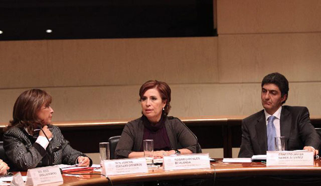 Reuni&oacute;n de Rosario Robles con la Comisi&oacute;n de Desarrollo Social de la C&aacute;mara de Senadores 