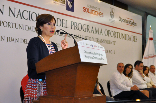 Convención Nacional del Programa Oportunidades - Rosario Robles en el podium