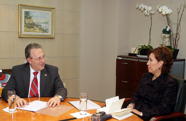 Reuni&oacute;n de Rosario Robles con el embajador de los Estados Unidos en M&eacute;xico, Anthony Wayne