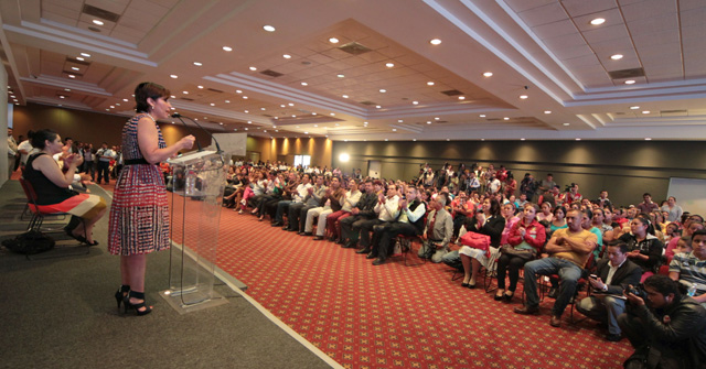 Comité Estatal Intersecretarial de la Cruzada Nacional contra el Hambre en Nocupétaro, Michoacán - Rosario Robles en el podium